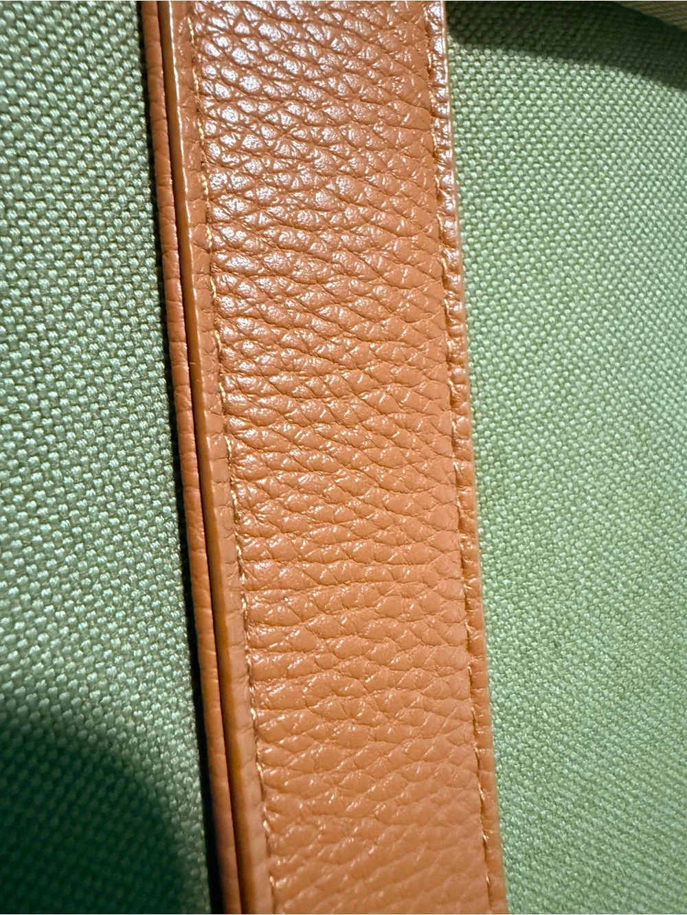 Duvvia Vegan Leather Camera Strap with Embossed Script